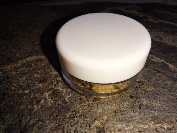 résine CBD jaune 50% pressée à froid – pollen skunk – hash légal France