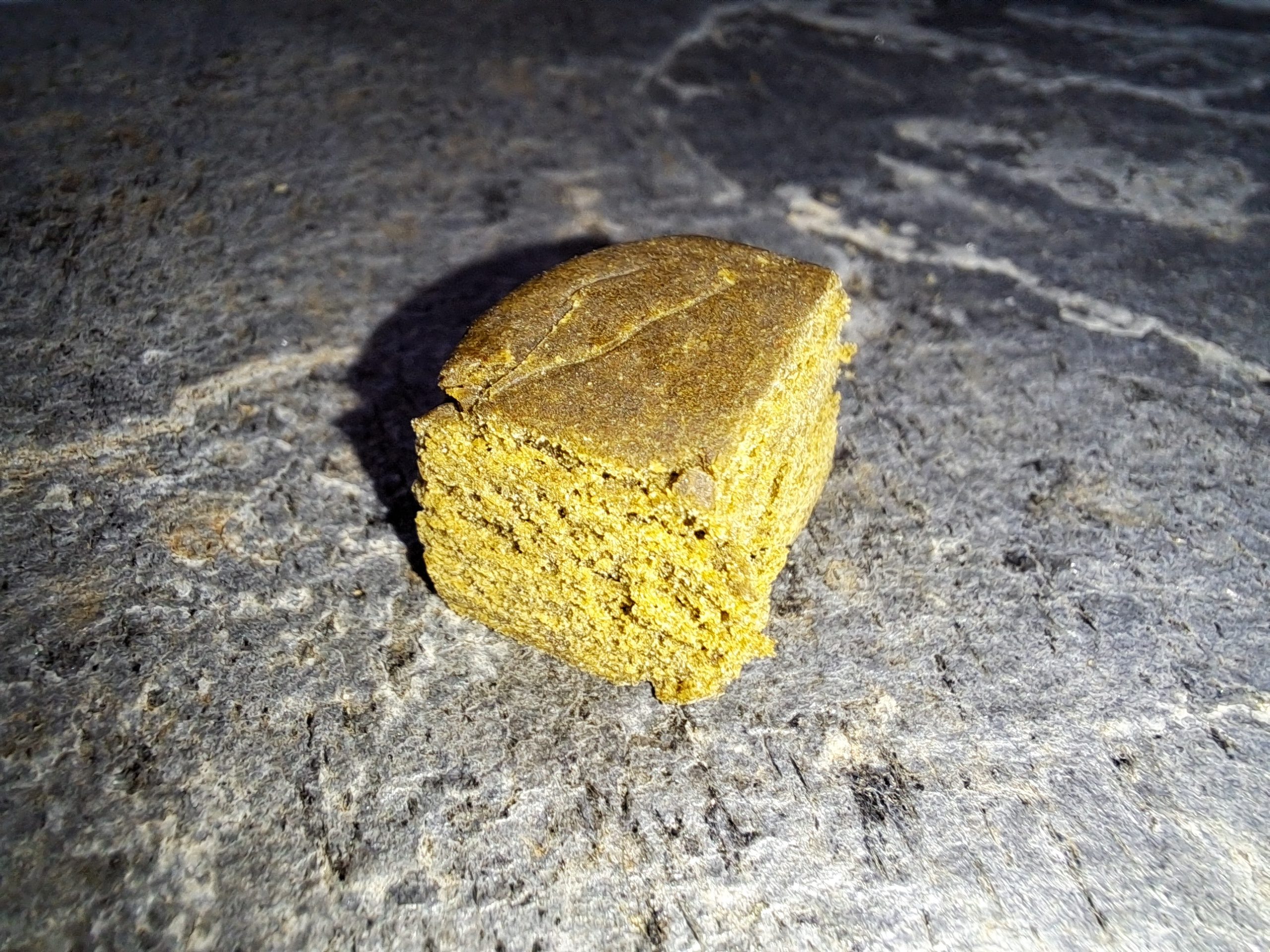 résine CBD Suprême 50% moelleuse poudreuse – hash légal CBD France
